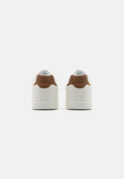 Pier One Sneakers Laag - White -Heren Kledings Winkel 0d68a4c32b96494b83f0888dc073cae5