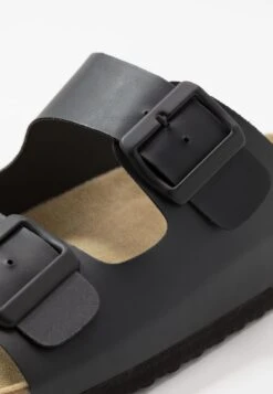 Pier One Unisex - Pantoffels - Black 17 Pier One Unisex - Pantoffels - Black -Heren Kledings Winkel 2c1088e9c35241008f77393ded163426