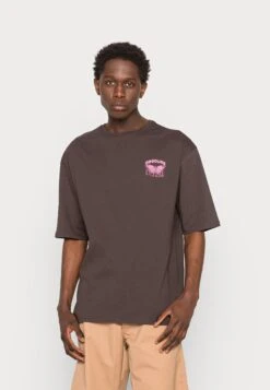 YOURTURN Nostalgia Future Tee Unisex - T-Shirt Print - Brown -Heren Kledings Winkel 36f7e96f8ea14564abd417ba45e7ff27