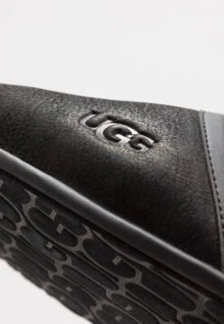 Ugg Scuff - Pantoffels - Black 13 Ugg Scuff - Pantoffels - Black -Heren Kledings Winkel 70f203e066234c8cbc3f3ebb69f2e5e9