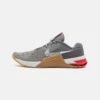 Nike Performance Metcon 8 Unisex - Trainingsschoen - Flat Pewter/Phantom/Med Brown/Light Crimson/Adobe/Cobblestone -Heren Kledings Winkel 75fa656709134f0c936e1b09563abd35