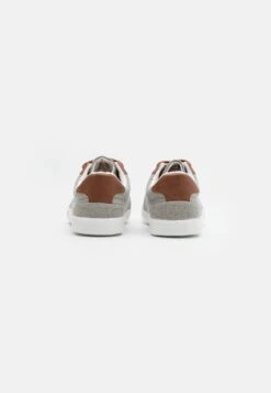Pier One Unisex - Sneakers Laag - Light Grey -Heren Kledings Winkel 7c4e08796d2149fc9365f67598b7eb4f