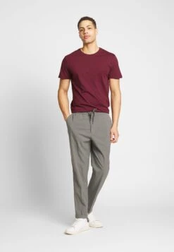 Pier One 3 Pack - T-Shirt Basic - White/Dark Blue/Red 8 Pier One 3 Pack - T-Shirt Basic - White/Dark Blue/Red -Heren Kledings Winkel 7d46c406b4f84647b7fcf18328327658