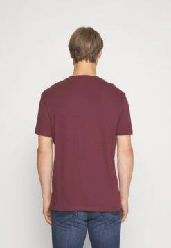 Pier One 5 Pack - T-Shirt Basic - Bordeaux/Dark Green/Dark Blue 18 Pier One 5 Pack - T-Shirt Basic - Bordeaux/Dark Green/Dark Blue -Heren Kledings Winkel 83fa6bffd83441d4ab3bd8fcc4f5244c