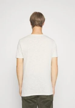 Pier One T-Shirt Basic - Off-White 9 Pier One T-Shirt Basic - Off-White -Heren Kledings Winkel 93fe281cdfcb4863857b57bc7b30c1fd