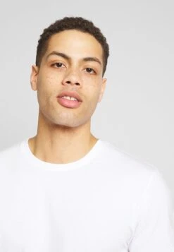 Pier One 3 Pack - T-Shirt Basic - White/Dark Blue/Red 11 Pier One 3 Pack - T-Shirt Basic - White/Dark Blue/Red -Heren Kledings Winkel bb58520a3fdd4addbd204975d9a479ed