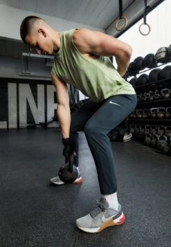 Nike Performance Metcon 8 Unisex - Trainingsschoen - Flat Pewter/Phantom/Med Brown/Light Crimson/Adobe/Cobblestone -Heren Kledings Winkel f6c86bbfea6c40d1986a63b73e7442ba