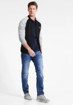 Heren Kledings Winkel -Heren Kledings Winkel fd002322ee7f44b6b1326c1c8aff9872